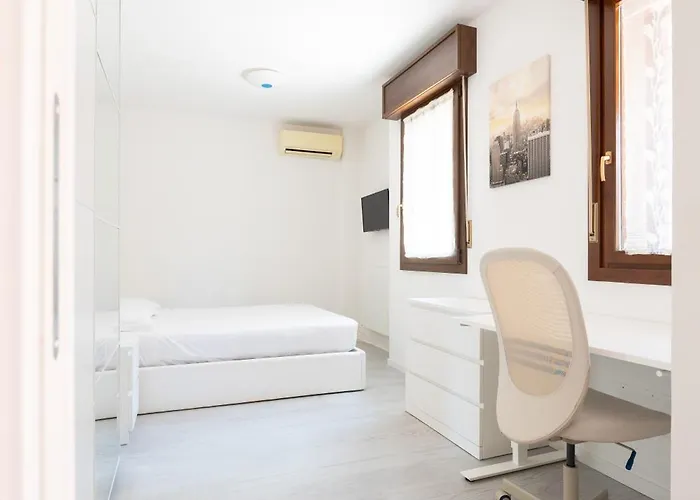 Garden - The - Self Check-in بولونيا