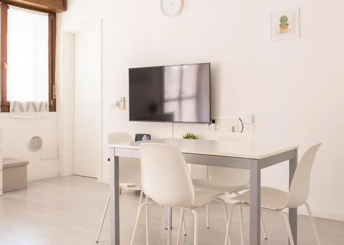 Garden - The - Self Check-in بولونيا